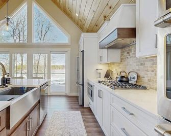 Lakefront properties with private beach, hot tub, dock, kayaks, grill & firepit - Gray - Kitchen