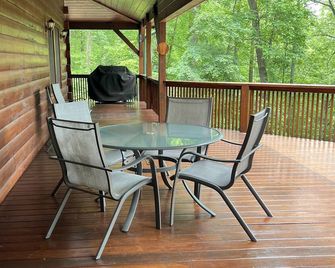 Beautiful 7 BR Log Cabin Located in Smoky Mtns - Franklin - Balkon