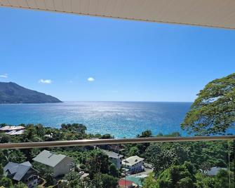 Tropical Secrets Holiday Apartments - Victoria - Balcony