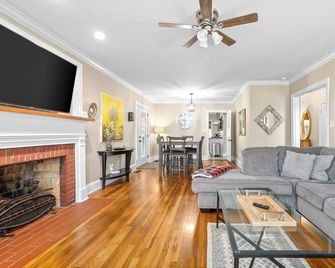 Madison Terrace - Clarksville - Olohuone