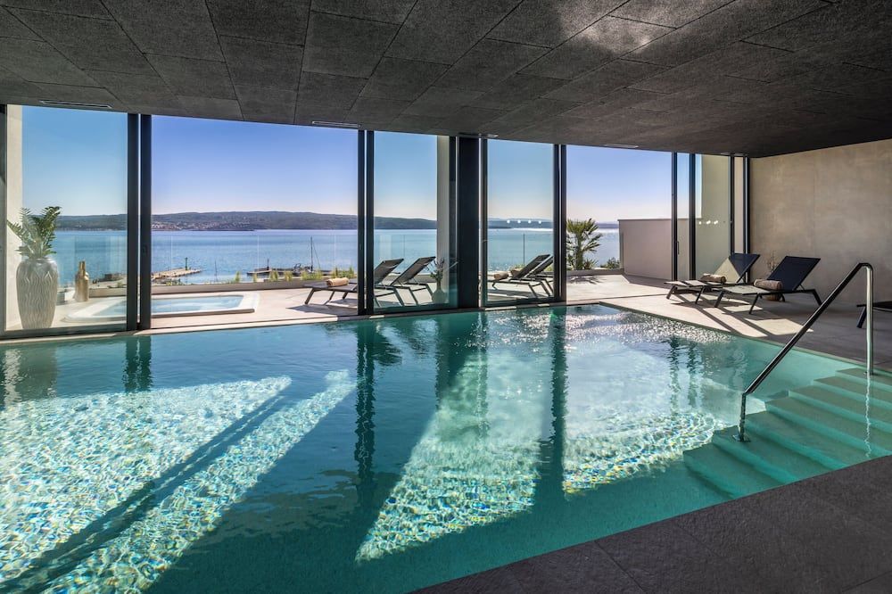 أمينيس يونيك ناريفي هوتل - كريكفينيكا - حوض السباحة