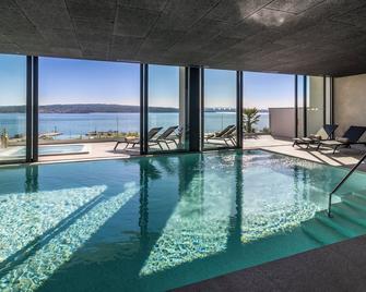 أمينيس يونيك ناريفي هوتل - كريكفينيكا - حوض السباحة