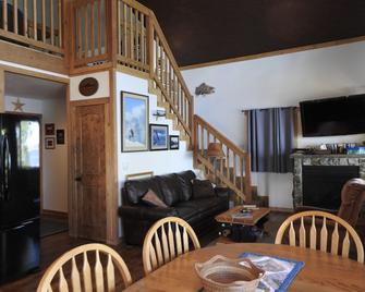 Duck Lake West Shore, Just 15 Minutes From Glacier National Park! - Babb - Comedor