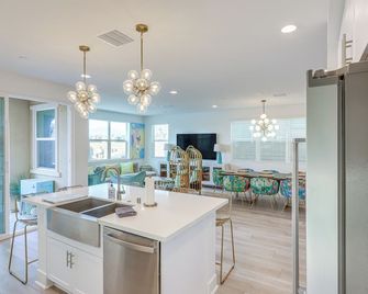 Luxe Indio Lake House 7 Mi to Coachella! - Indio - Dining room