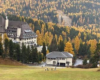 Apartment in St. Moritz/Champfèr - with 2 bedrooms - Sankt Moritz - Edificio