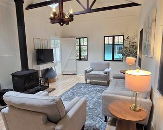 Redwood Grove Retreat - Boulder Creek - Living room