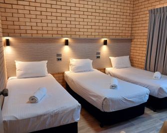 Tallarook Motor Inn - דובו - חדר שינה