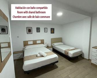 Pension Portugal - Alicante - Bedroom