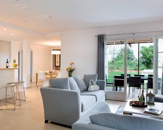 Lagrange Vacances - Le Clos Savornin - Saint-Saturnin-lès-Apt - Salon