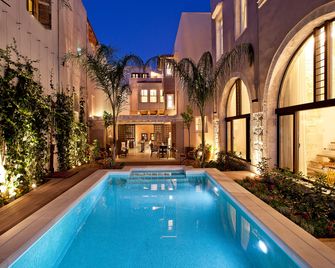 Rimondi Boutique Hotel - Small Luxury Hotels of the World - ריתימנו - בריכה