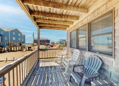 Oceanfront, Dog-Friendly House w/Free WiFi, Shared Pool, and Ocean Views! - Buxton - Balkon