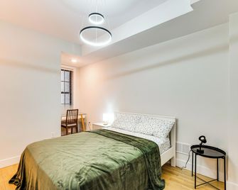 Walk to Journal Square Modern Apt About - Jersey City - Bedroom