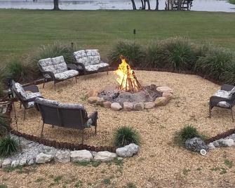 NEW-Lakefront /on 5 acres /near Lakewood Ranch / Pool / Pet Friendly - Myakka City - Patio