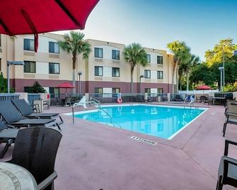 Pet-Friendly Stay Near Palm Coast Marina w/ Outdoor Pool, Garden & Free Parking! - Palm Coast - Uima-allas