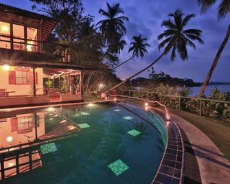 South Point Cottage - Whole Villa 3 Bedrooms (Sleeps 6) - Koggala - Pool