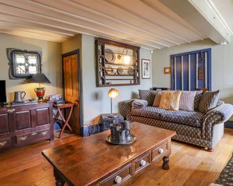 데어리 - 하워쓰 - 거실