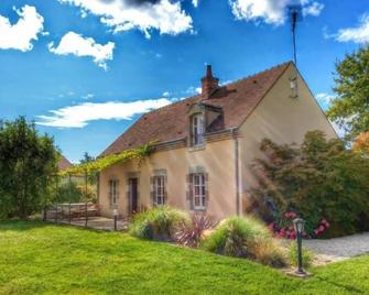 Gite Vitry-aux-Loges, 2 bedrooms, 5 persons - Combreux - Edificio