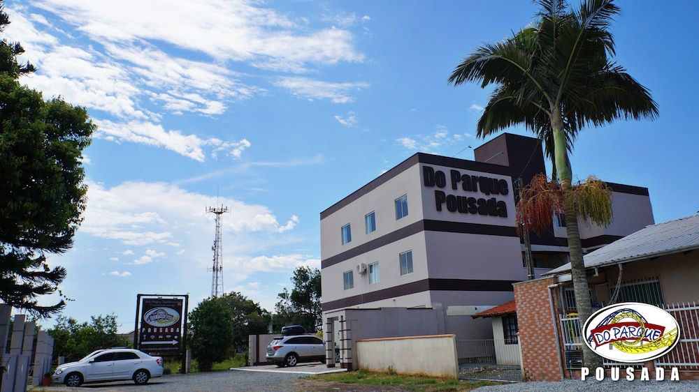 Do Parque Pousada - פנייה - בניין