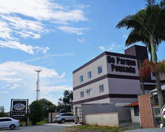 Do Parque Pousada - פנייה - בניין