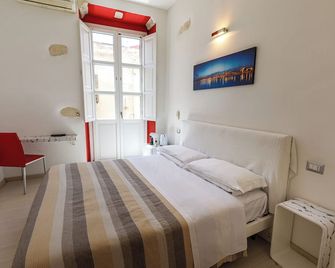 Onlyrooms II - Real Old Town - Cagliari - Schlafzimmer