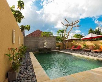 Urbanview Hotel Wg Jimbaran Bali - South Kuta - Havuz