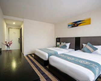 Kaili Shangjie Hotel (International Trade Shopping Center) - Qiandongnan - Bedroom