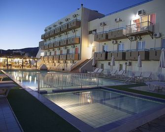 艾瑟尼拉酒店 - 克法洛斯 - 游泳池