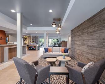 Candlewood Suites Mcpherson - McPherson - Edificio