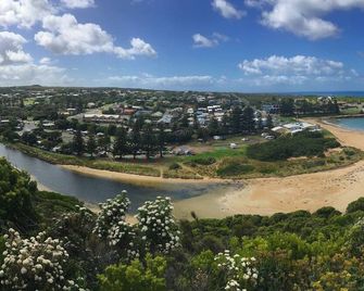 Sow and Piglets Guesthouse - Hostel - Port Campbell