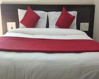 Hotel Gayatri by Sky Stays - Dwārka - Habitación