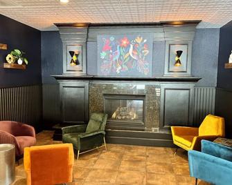 The Clarke Hotel - Waukesha - Lounge