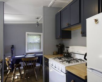 Point Iroquois Beach Cabin- On Lake Superior - Brimley - Kitchen