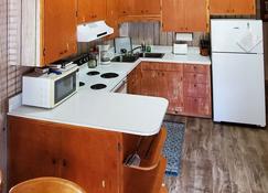 Cabin With Sleeping Loft 20 Miles From Ne Entrance Of Yellowstone - Silver Gate - Kitchen