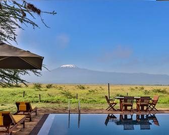 Kibo Villa Amboseli - Amboseli - Innenhof