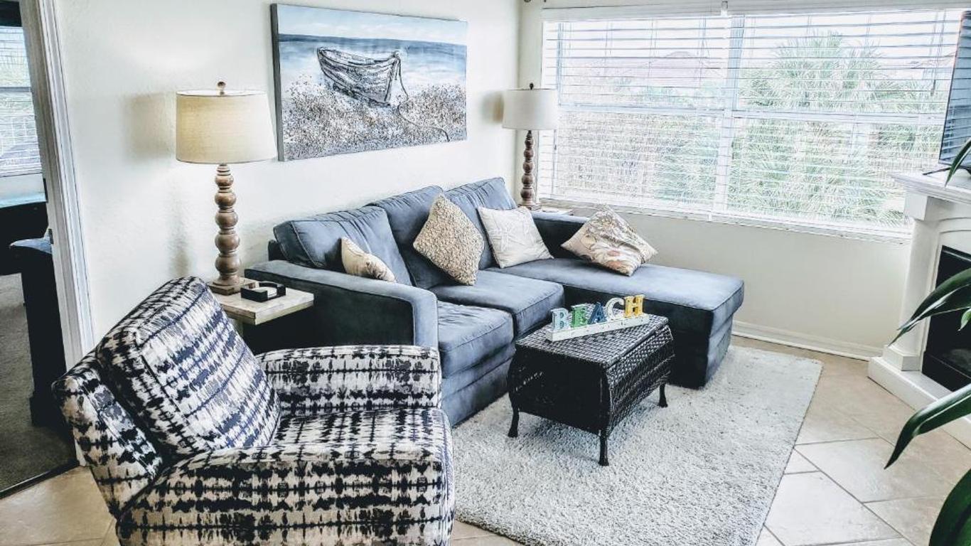 Hibiscus Oceanfront Resort