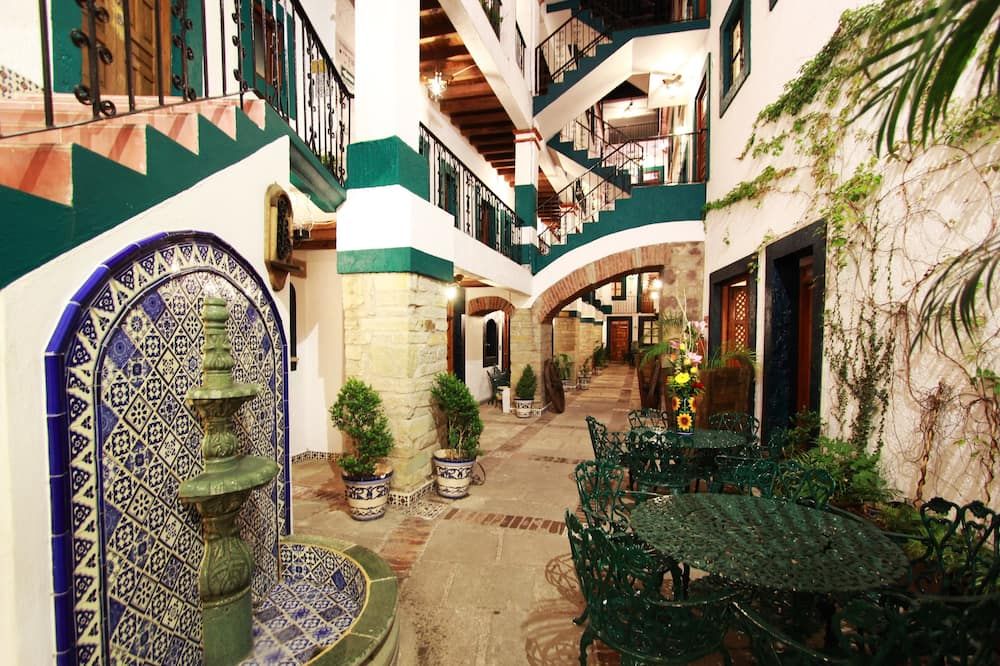 هوتل ميزون ديل روزاريو - غواناخواتو - شرفة مرصوفة