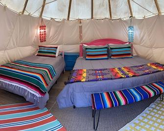 The Arrowhead Tipi Resort - Big Lakes - Nomadic Tipis on Lake Tawakoni - Wills Point - Bedroom