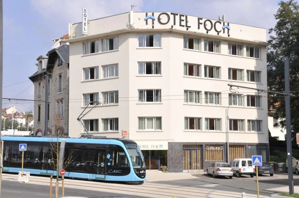 Contact Hôtel Foch - בזאנסו - בניין