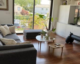 Maison Comfortable aux Portes de Nîmes - Caissargues - Sala de estar