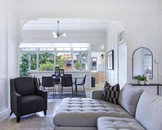 West end Charm 5 bed, 3km to CBD - Brisbane - Living room
