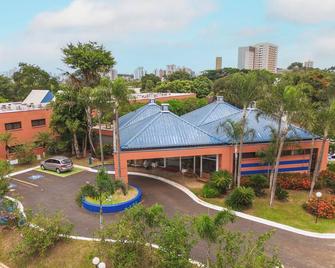 Hotel Golden Park Ribeirão Preto by Nacional Inn - Ribeirão Preto - Building