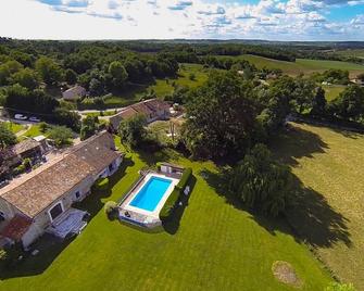 Gorgeous 16th Century Farmhouse - private swimming pool - stunning views - Saint-Privat-en-Périgord