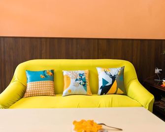 Gentlemen B&B - Jincheng Township - Living room