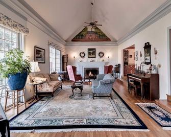 Aldrich House Bed & Breakfast - Williamsburg - Living room