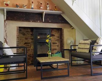 An Ecological Limousine In The Countryside With Swimming Pool - Payzac - Sala de estar