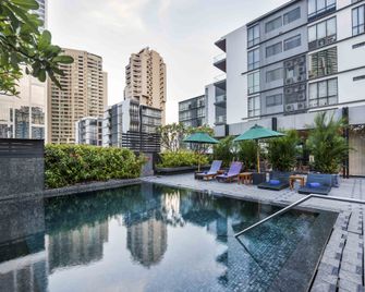 Maitria Hotel Sukhumvit 18 - Bangkok - Piscina