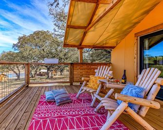 Peaceful Hill Country Glamping | Hot Tub + River - Hunt - Balcony