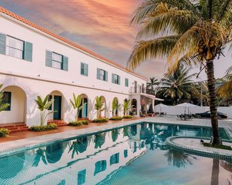 911 Surf Villa - Wanning - Piscina