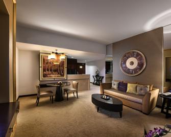 دوست ثاني دبي - دبي - غرفة معيشة