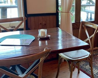 Boatshed Bliss - 1 hour from CBD - Brooklyn - Dining room